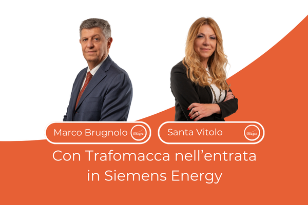 Marco Brugnolo e Santa Vitolo con Trafomacca nell&rsquo;entrata in Siemens Energy